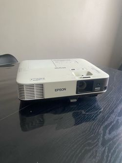 EPSON projector powerlite 935W
