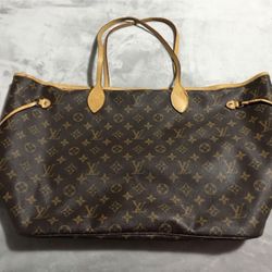 Louis Vuitton MM Neverfull Tote