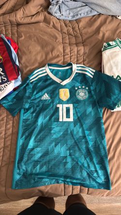 2014 World Cup winner ozil Germany shirt size small