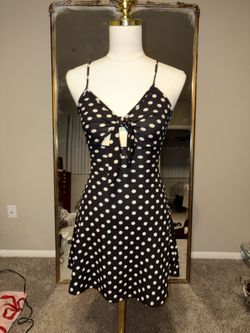 Black & white polka dot dress with bow detail #polkadot