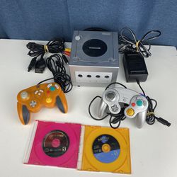 GameCube Platinum Silver w/ 2 Games + 2 Controllers 