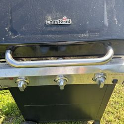 Gas Grill With A Full Tank Of Gas / Read Below ⬇️