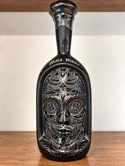 Dos Artes Mala Vida Extra Añejo – Signed Limited Edition $650