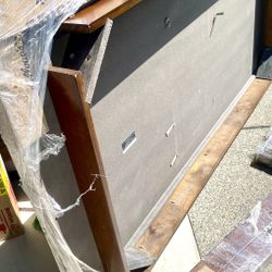 FREE Dining Table 6ft X 3.5 Ft 