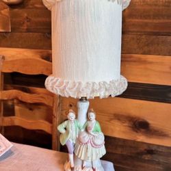 Beautiful Vintage Lamp 💡 Yes It Works 