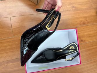 Vince Camuto Slingback Pump (Medium Heel) Never Worn. Croc embossed patent leather 8.5 size