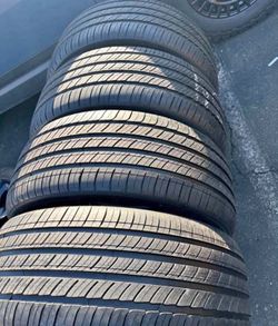 245/50/20 Michelin 📍📍 Vendo un set de llantas con 80% de vida las 4 📍🌟
