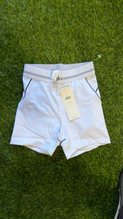 ALO WHITE WORKOUT SHORTS SIZE SMALL