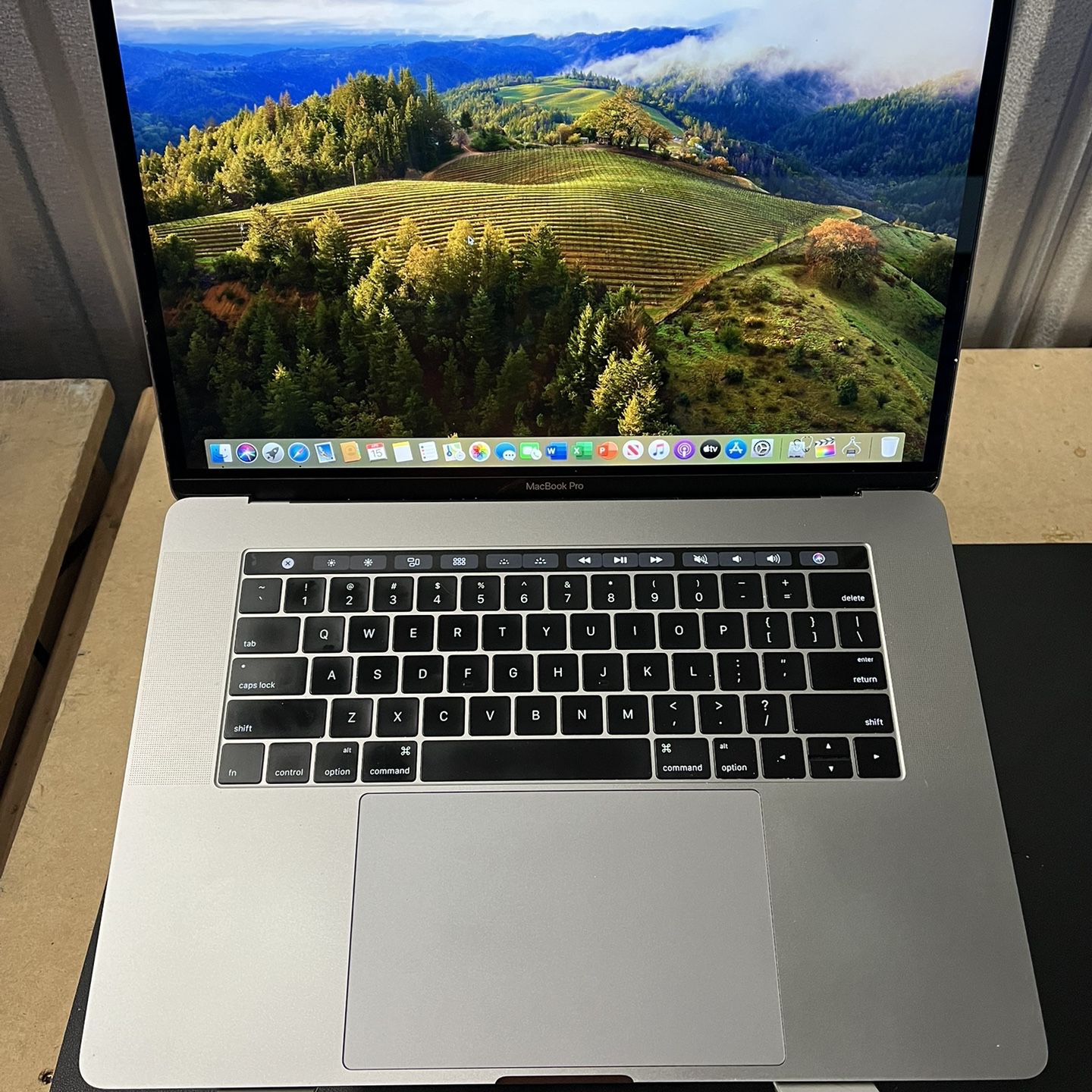 Apple MacBook Pro 15” TOUCHBAR 3.1GHz 16GB 500GB SSD Ton of Software Summer ☀️ Sale