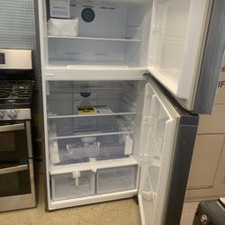 New Scratch And Dent Samsung 33”top Freezer Fridge Stainless 6 Months Warranty .