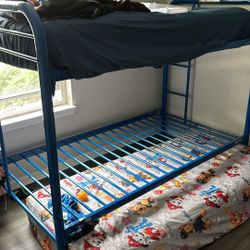 Metal bunk bed