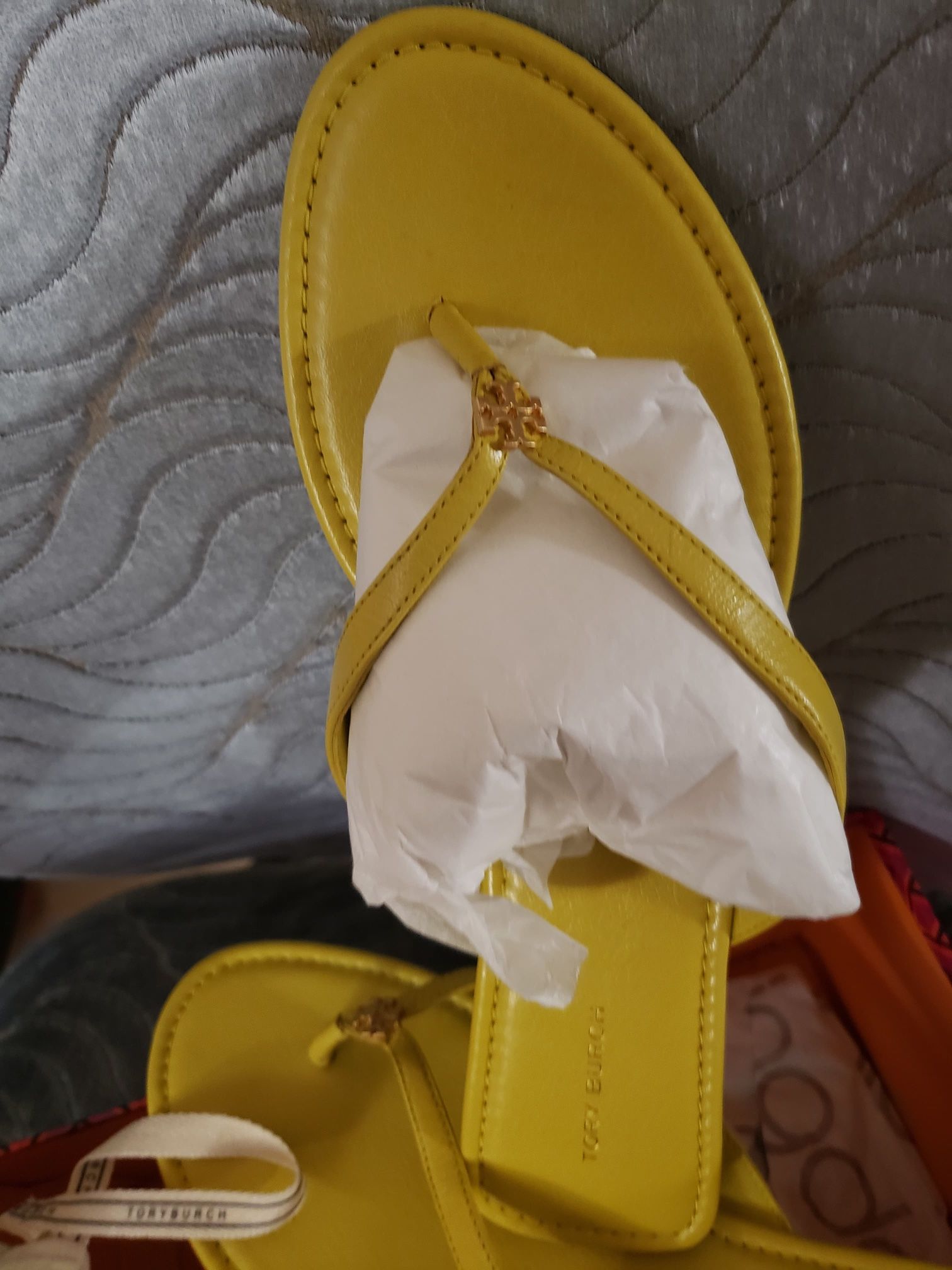 Tory Burch Original Sandal; Mustard Color Size 9M.