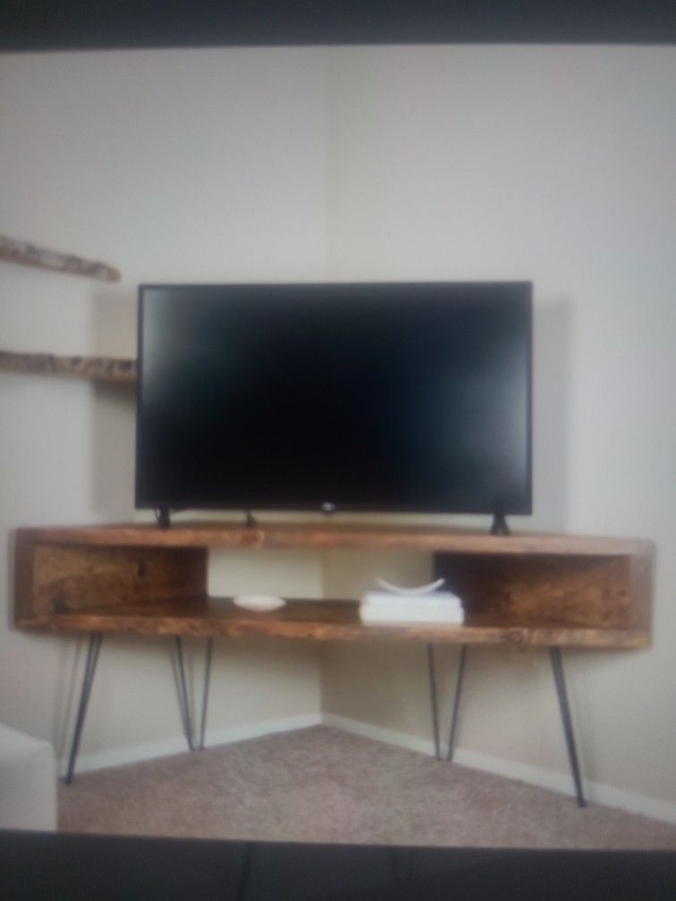 24 Inch Flat Screen TV (New)