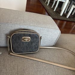 michael kors crossbody 