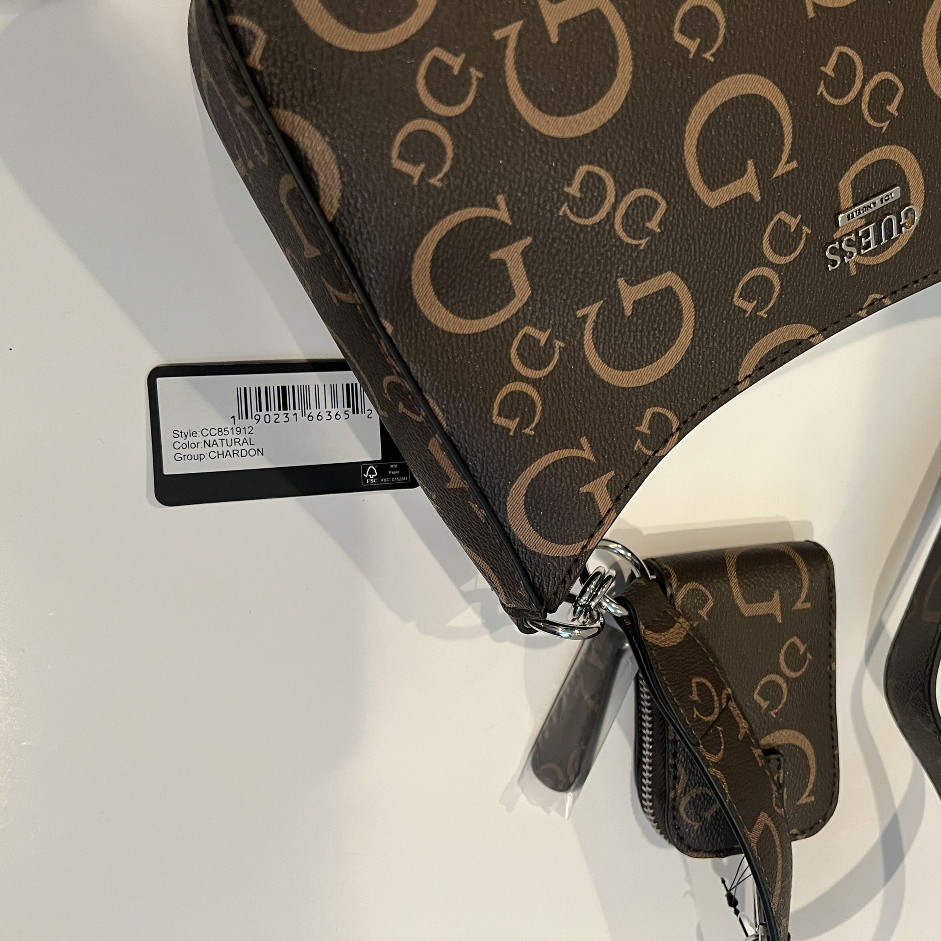 GUESS(ゲス Casual Bag