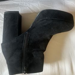 Platform black boots