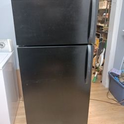 Frigidaire Refrigerator #652 