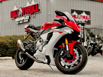 2015 YAMAHA YZF-R1
