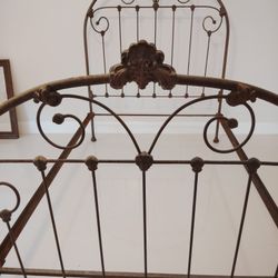 Antigua Cama así Como esta