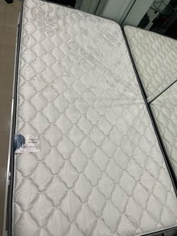 Chirolign Monterey Eclipse Twin Mattress & Base – Like New