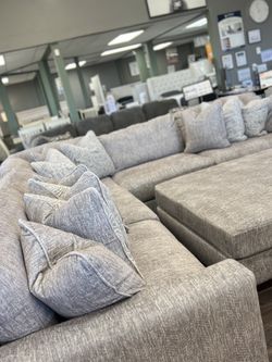 Ashley ✨ XL Sectional W/ ALL throw Pillows