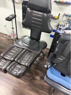 Ink bed tattoo client chair
