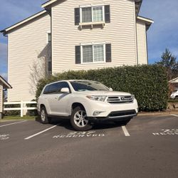 2011 Toyota Highlander | 3rd Row | Fully Loaded | Reliable Family SUV