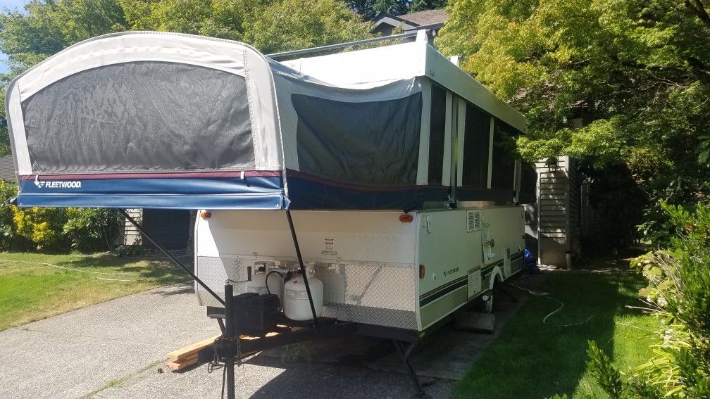 2005 Fleetwood Sequoia pop up camper