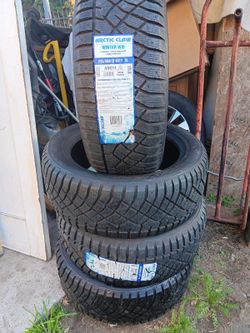 Arctic Claw Winter WXI 235/50R18 Tires – Set of 4
