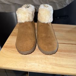 Minnetonka Women’s Brown Suede Boots With Fur Trim Sz 9M