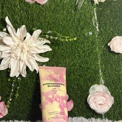 Victoria's Secret Sundrenched Blooms Lotion 236mL Beach Lily Fragrance