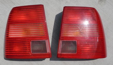 Left And Right 99 Passat Tail Lights
