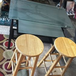 Cocktail Table With Two bars Stools