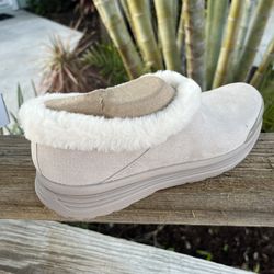 Beezees Boots Beige - Size 6.5