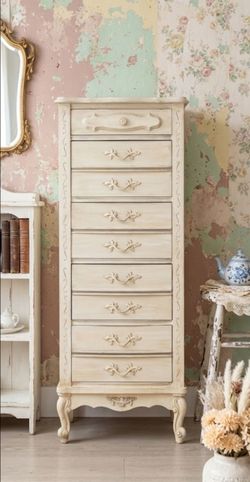 Tallboy dresser