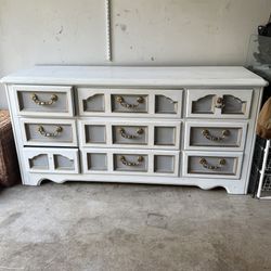 Solid Wood Thomasville 9 Drawer Dresser