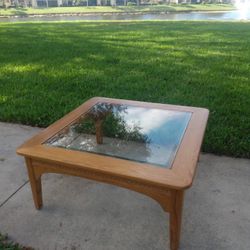 36"x36" Wood Coffee Table - 28"x28" square glass center piece - living room furniture 