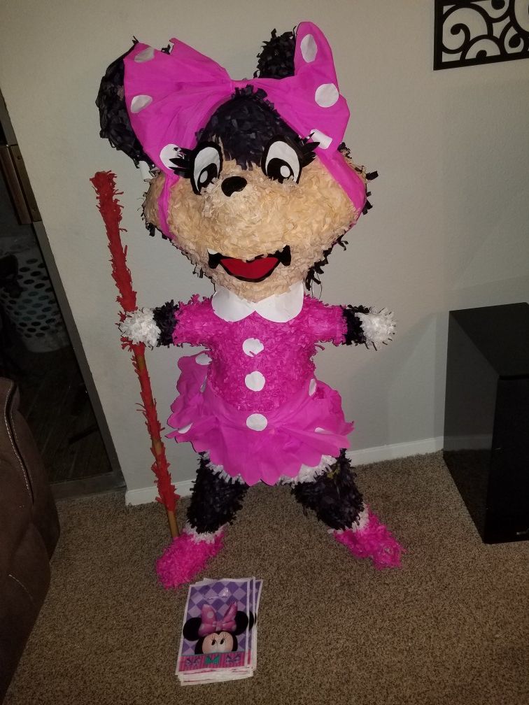 Minnie Mouse Piñata, stick and 15 Minnie Mouse treat bags