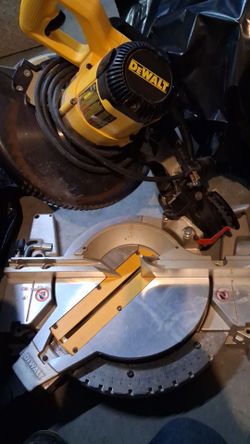 DEWALT Miter Saw, 12-Inch, Double Bevel, Compound, XPS Cutline, 15-Amp
