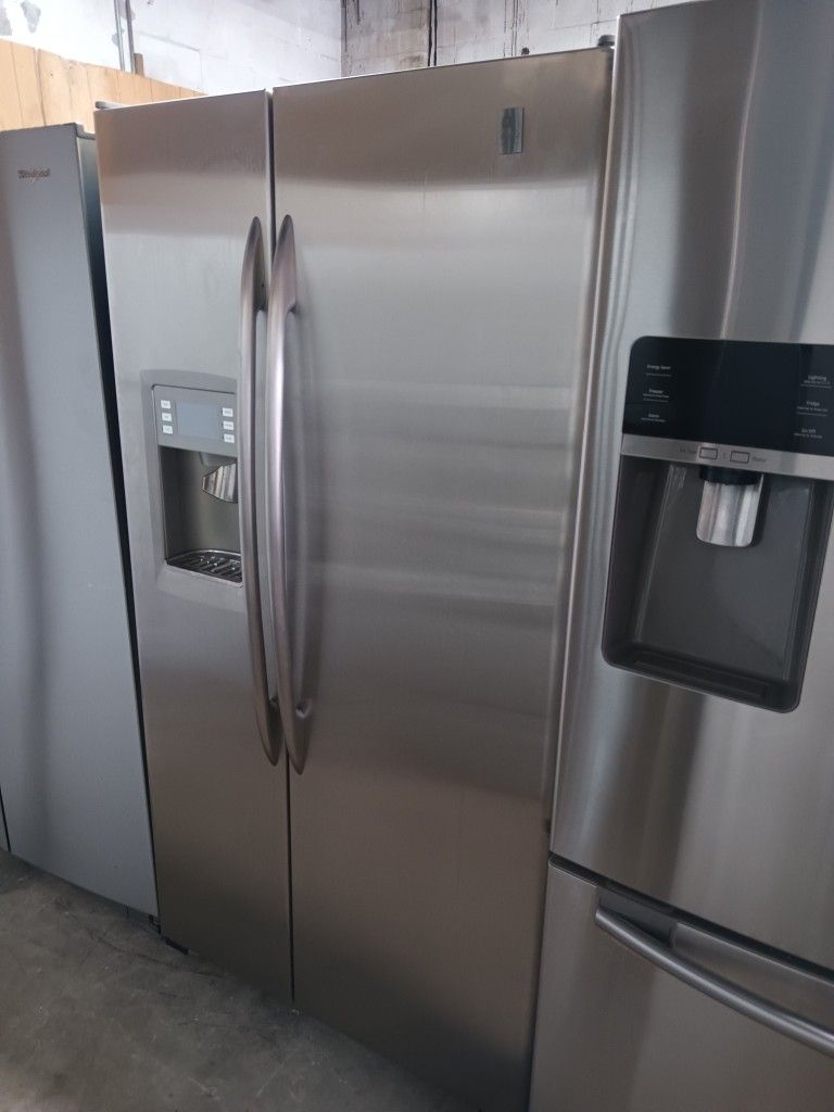 Counter Depth 🛑 G/E Refrigerator Stainless Steel Everything Works Good