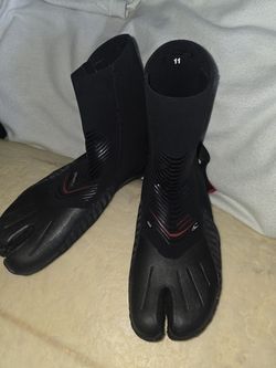 O'Neill Size 11 - surfing or body boarding booties toe splits 3mm  heat series