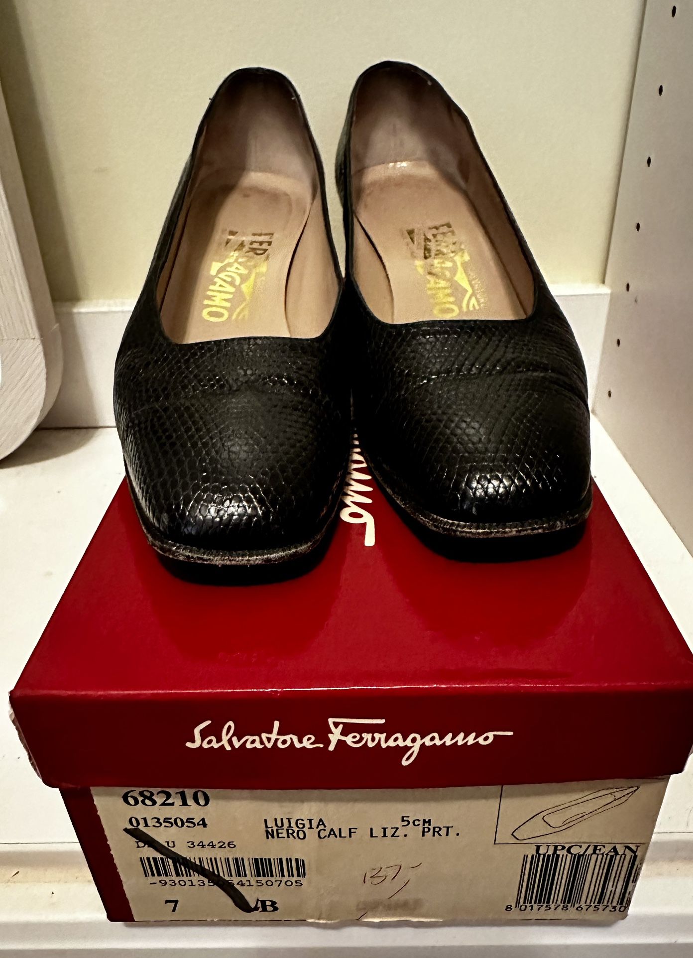 Salvatore Ferragamo Luigia Vintage Black Leather Pumps – Size 7B