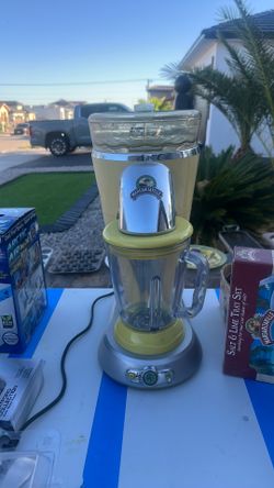Frozen cocktail machine