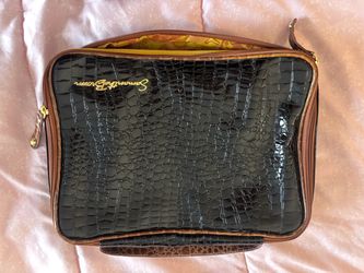 Samantha Brown luxury travel makeup / toiletries bag