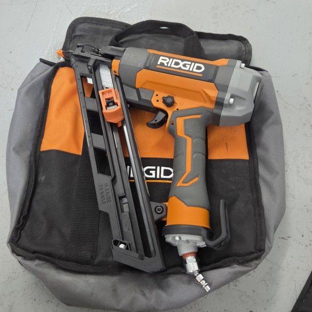 ALMOST BRAND NEW RIGID NAILER