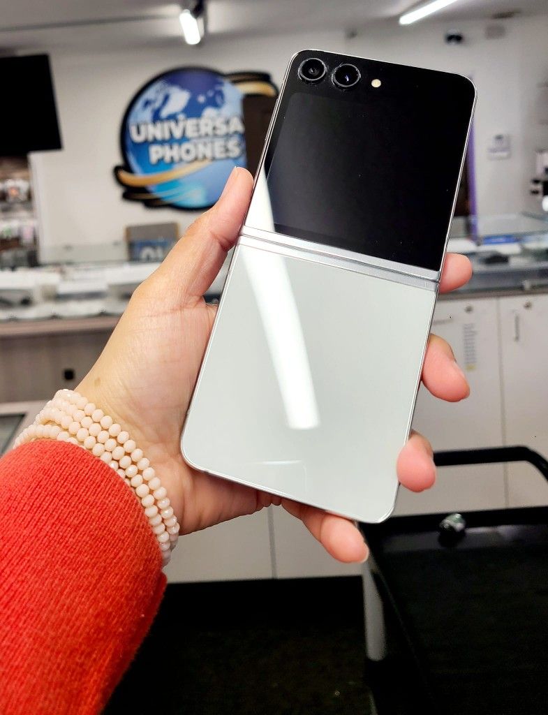 Samsung Galaxy Z Flip 5 5G Unlocked, FREE Smartwach/ Headphones. Pay $1 Today Rest in payments. NO CREDIT NEEDED FINANCING