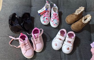 Toddler shoes / zapatos de niña pequeña