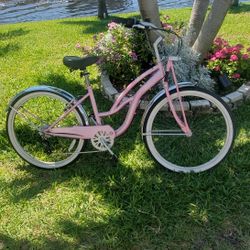 26inch Wheels Schwinn women bike. 7 speed 