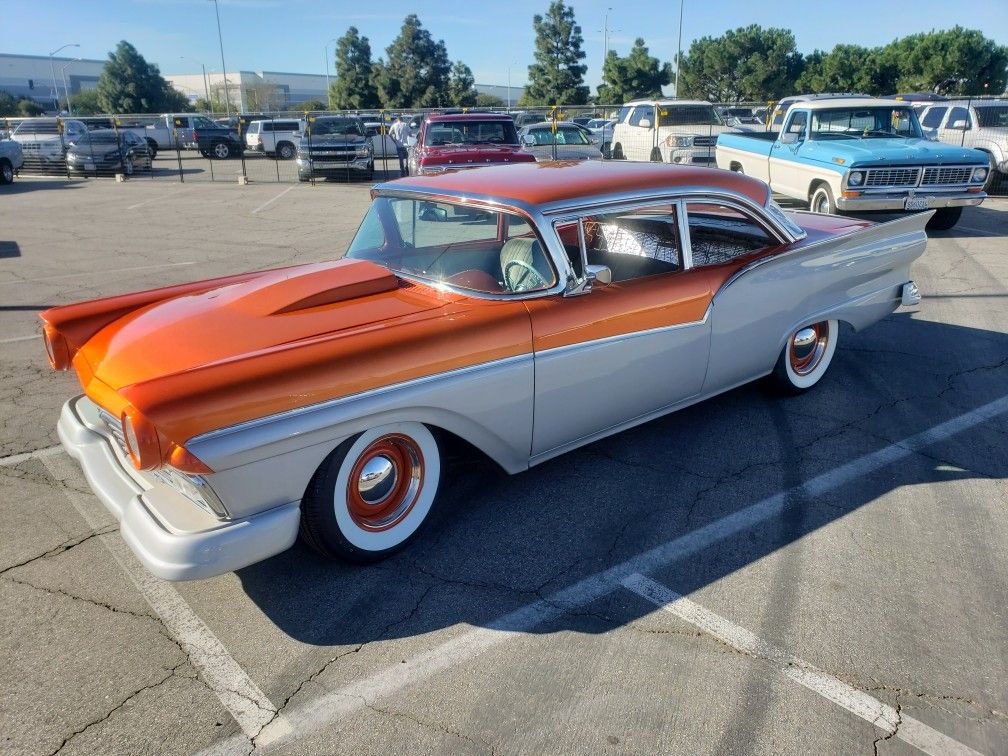 Custom Classic 1957 Ford Fairlane 500