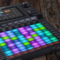 Akai Professional Force Grid / Standalone Music Production Studio